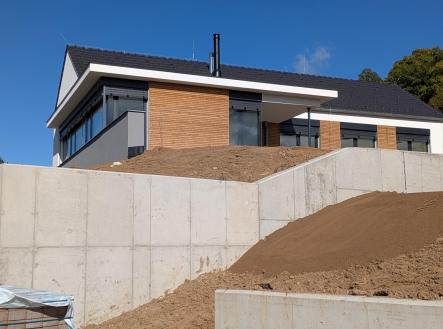 PXL_20251008_090537869.MP.jpg | Prodej - dům/vila, 205 m²