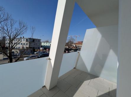 PXL_20260305_124131243.MP a.jpg | Pronájem bytu, 1+kk, 33 m²