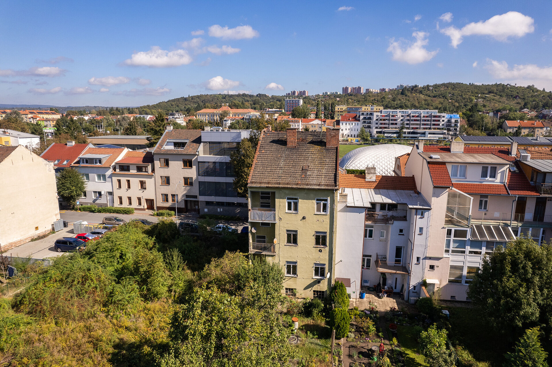 Prodej vícebytového domu s garáží a zahradou