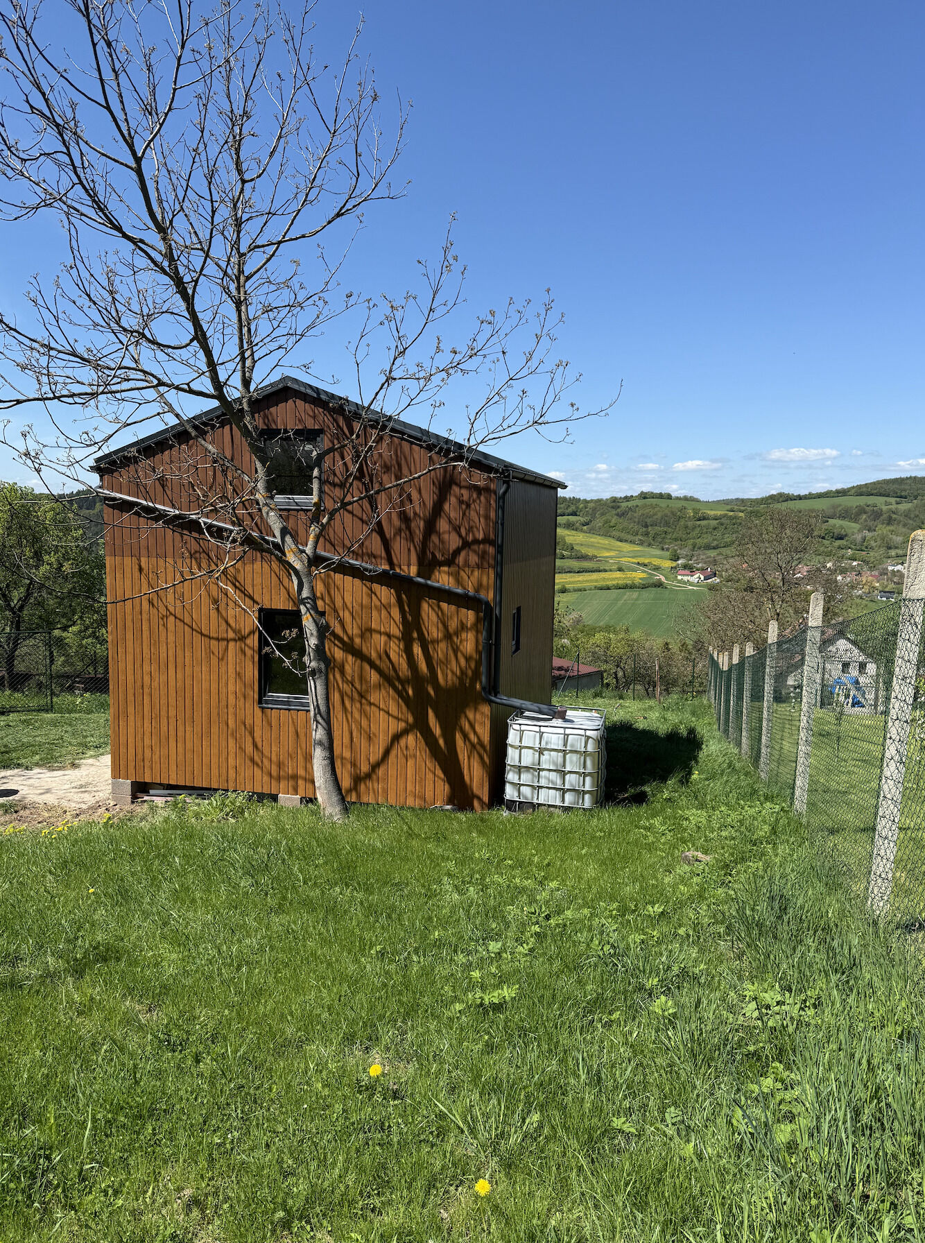 Hájek u Tišnova - zahradní chatka s pozemkem o výměře 965 m2