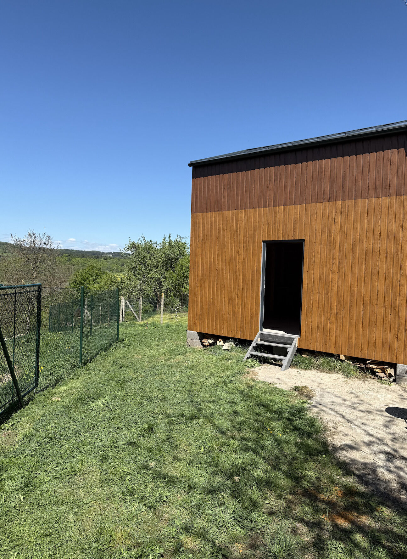 Hájek u Tišnova - zahradní chatka s pozemkem o výměře 965 m2