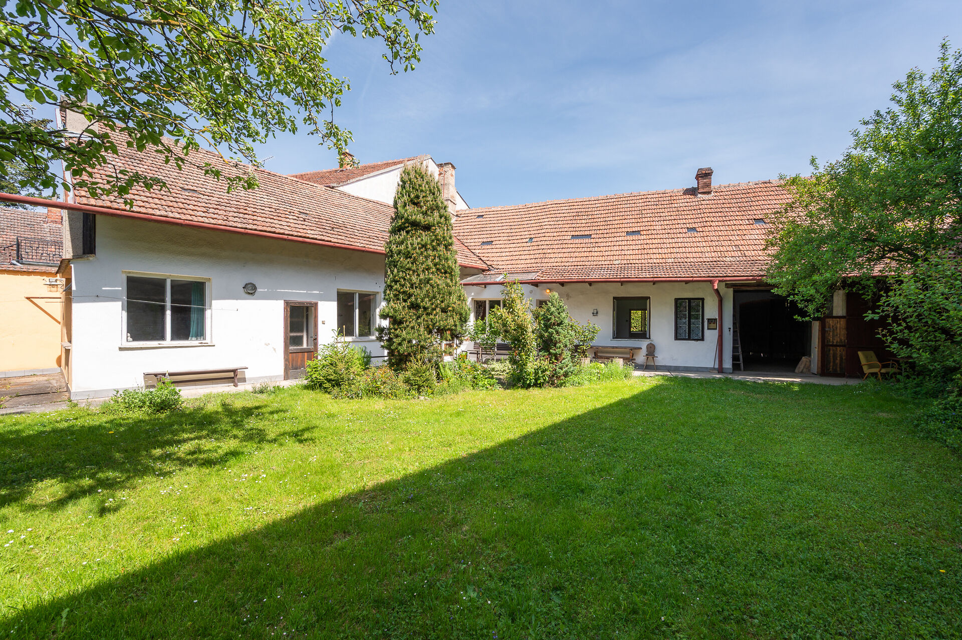 Prodej rodinný dům Lažánky u Veverské Bítýšky s garáží, sklepem, pozemek 1929 m2,
