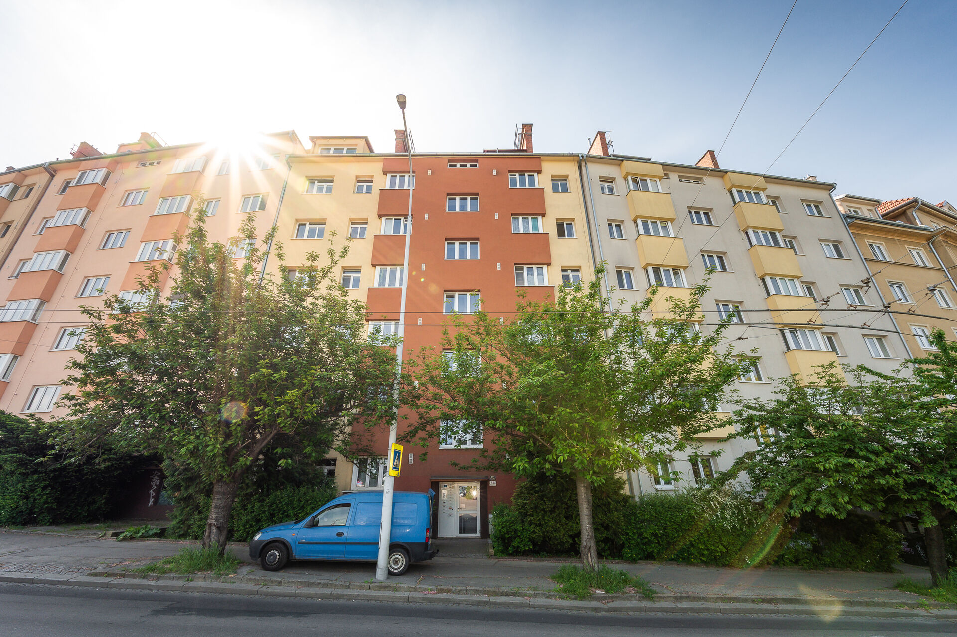 Prodej prostorného bytu 4+1 v cihlovém domě u parku Lužánky – ulice Drobného, Brno