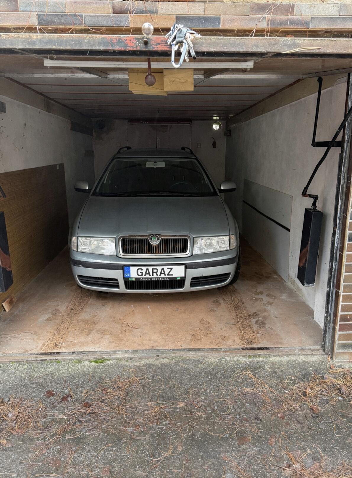 Pronájem garáže 16m² Marie Majerové, Brno - Lesná