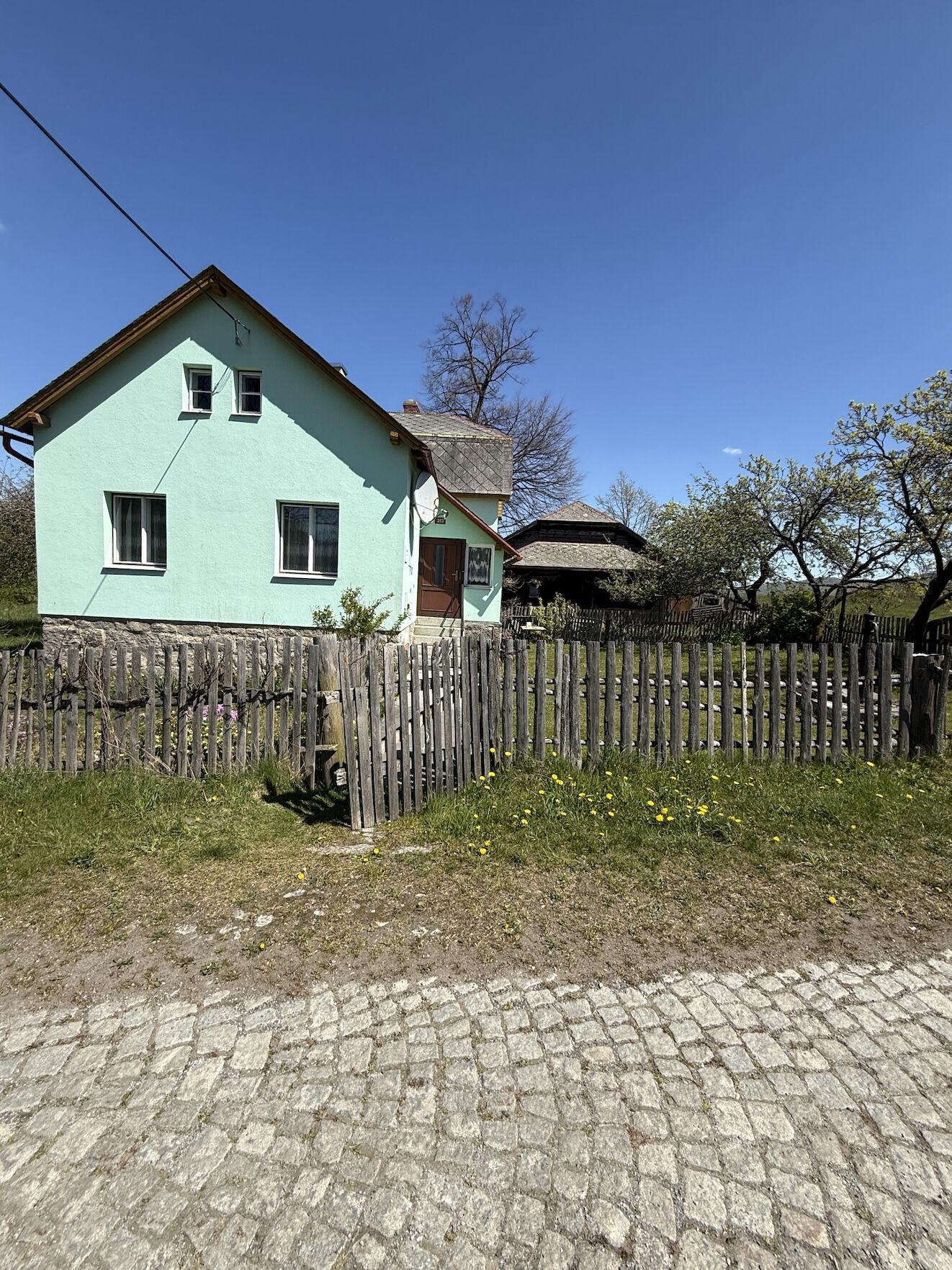 Prodej rodinného domu 101 m², pozemek 2004 m² Vápenná