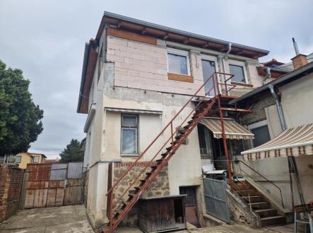 dům_ze_dvora | Prodej - pozemek pro bydlení, 1 213 m²