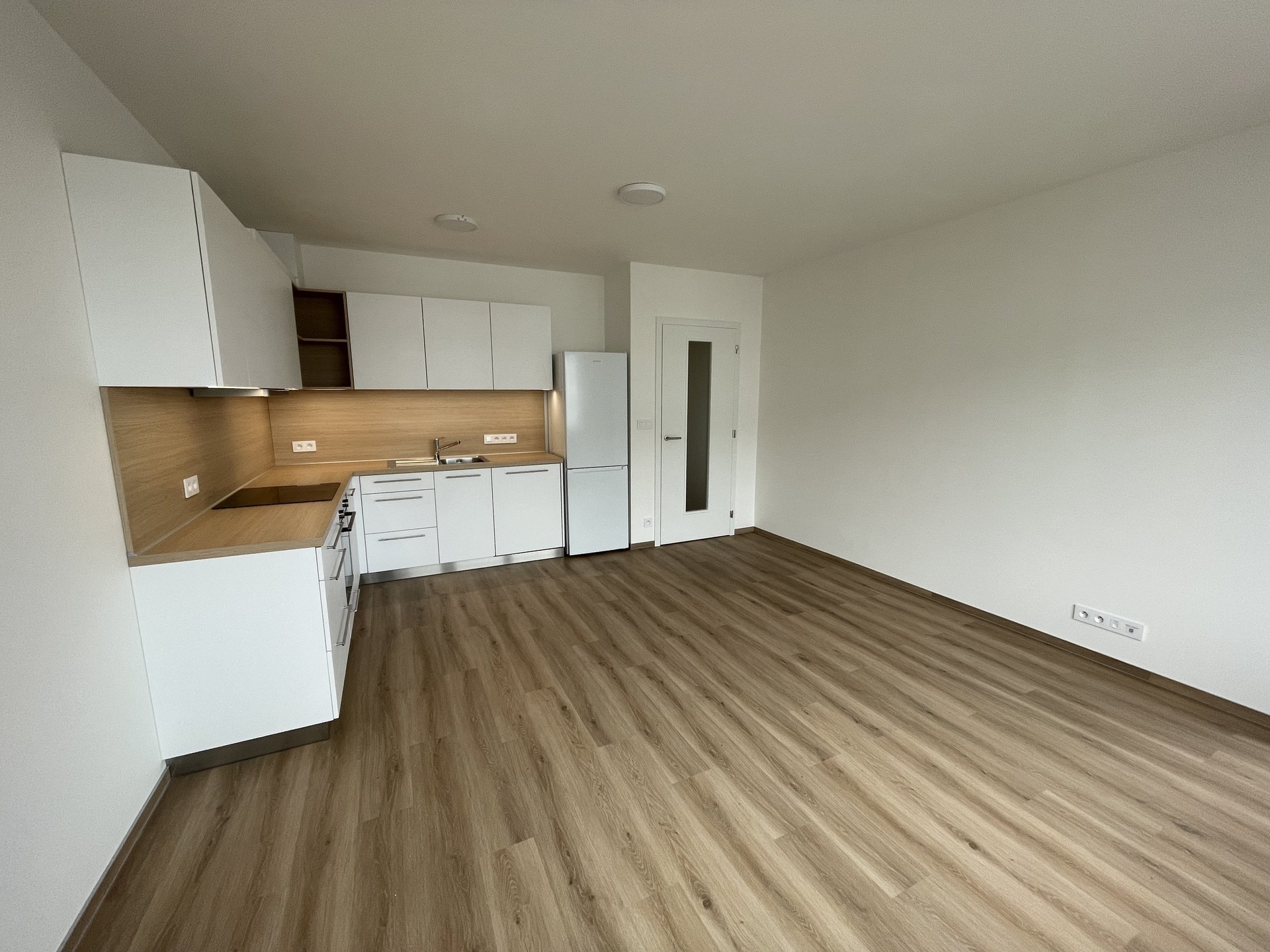 Pronájem nového a prostorného bytu 2+kk s balkonem a parkovacím místem, CP 56 m², Brno, ulice Jižní