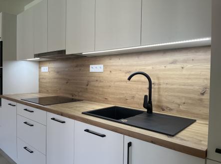 Pronájem bytu, 3+kk, 81 m²