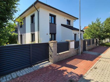 . | Pronájem - dům/vila, 156 m²