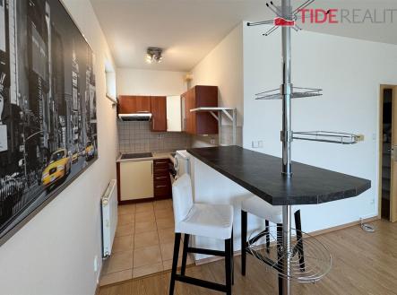 . | Pronájem bytu, 1+kk, 38 m²