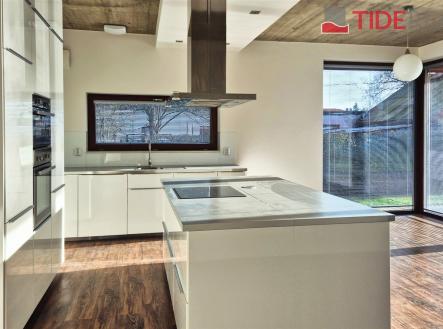 . | Pronájem - dům/vila, 350 m²