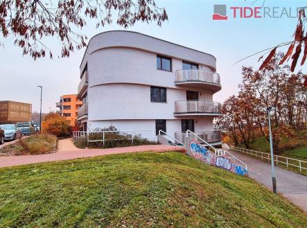 . | Pronájem bytu, 3+kk, 80 m²