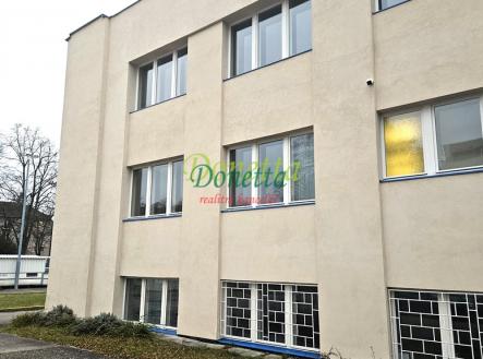 pohled-na-budovu-kancelare.jpeg | Pronájem - kanceláře, 44 m²
