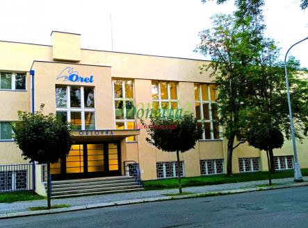 budova-z-ulice.jpg | Pronájem - kanceláře, 44 m²