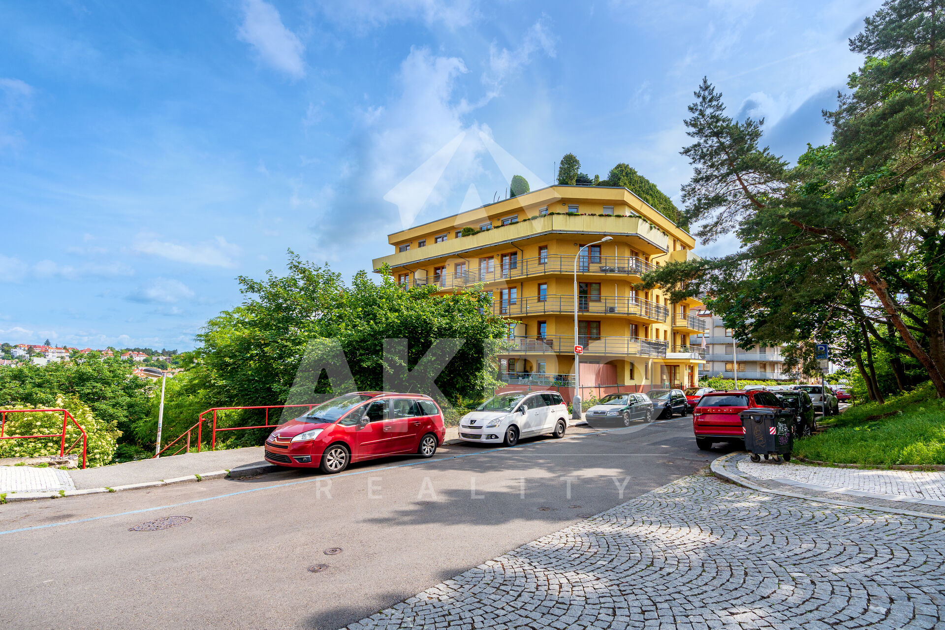 Prodej bytu 3kk 97m2, balkon 8m2, zahrada 187m2 s terasou v rezidenci Šlikova Břevnov Praha 6