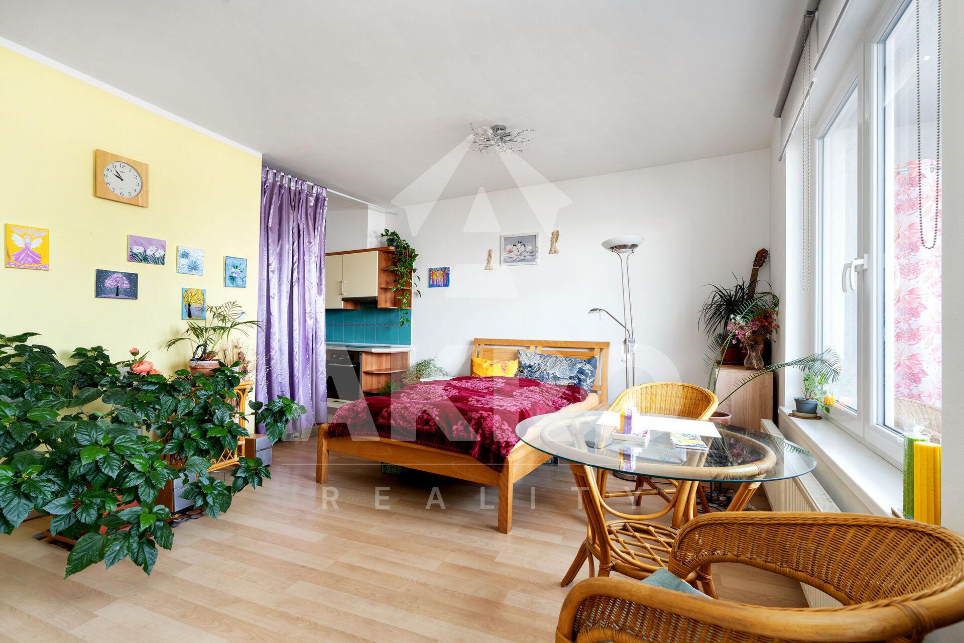 Prodej bytu v osobním vlastnictví 1+kk 45m2 s balkonem Praha 9 Nademlejnská