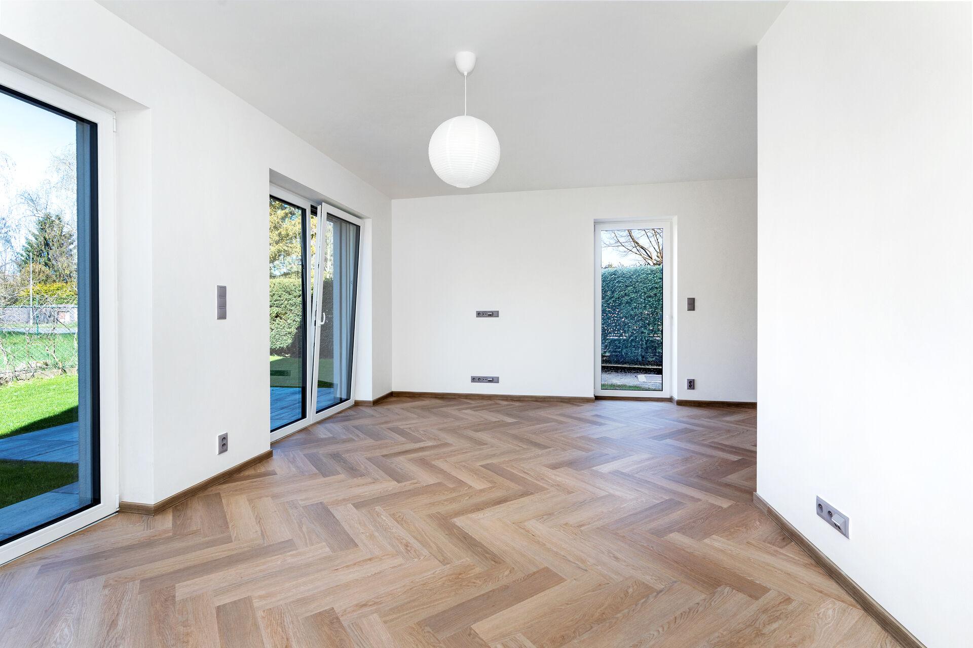 Prodej novostavby 4+kk 140m2, zahrádka 174m2, suterén 19m2, dvě parkovací místa, FVE, PENB B