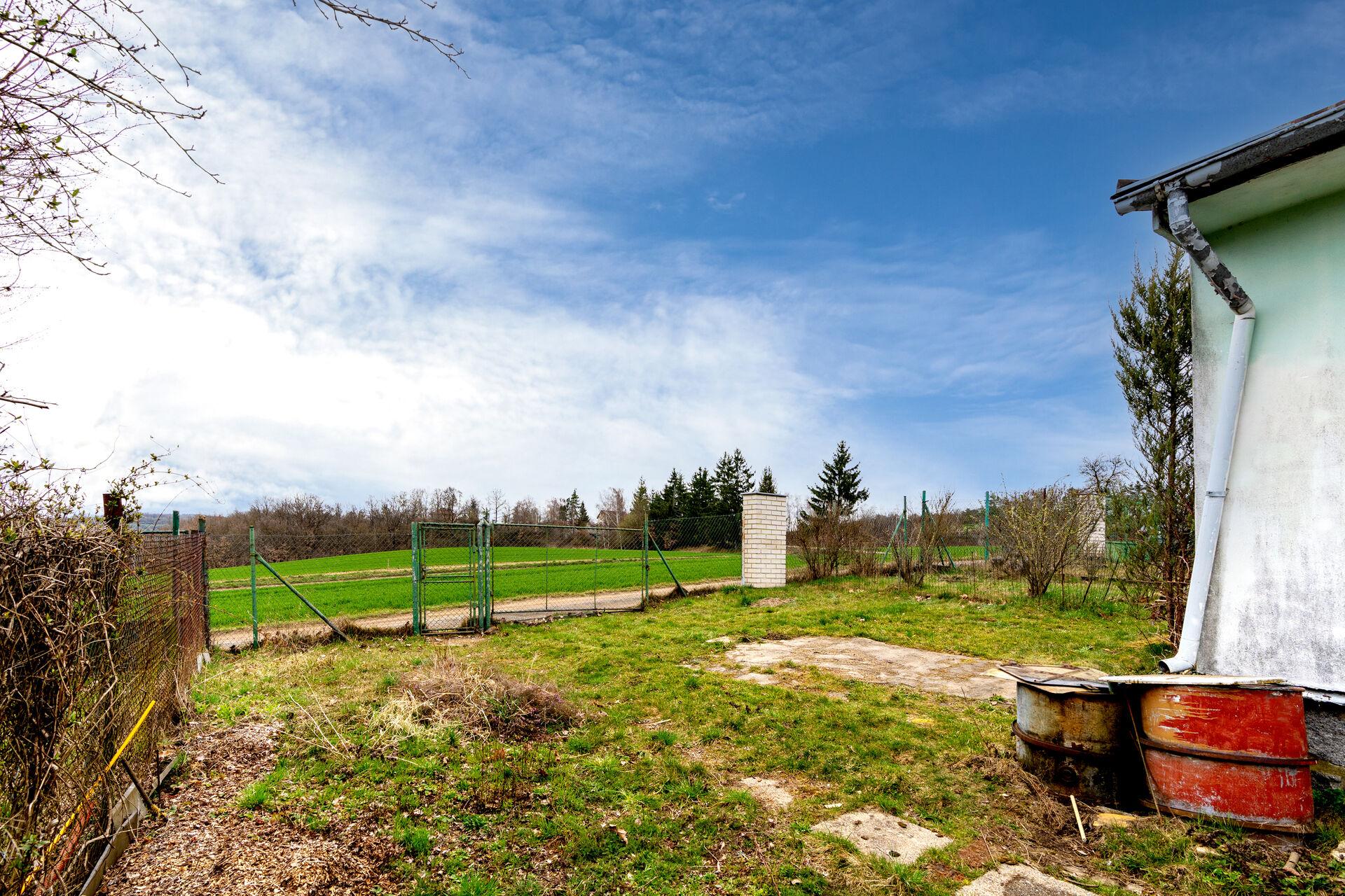 Prodej stavebního pozemku 480m2m Praha východ Hrusice