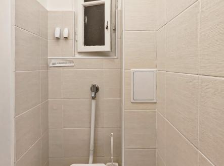 Pronájem kanceláře Praha 3 Vinohrady Lucemburská - toaleta | Pronájem - kanceláře, 28 m²