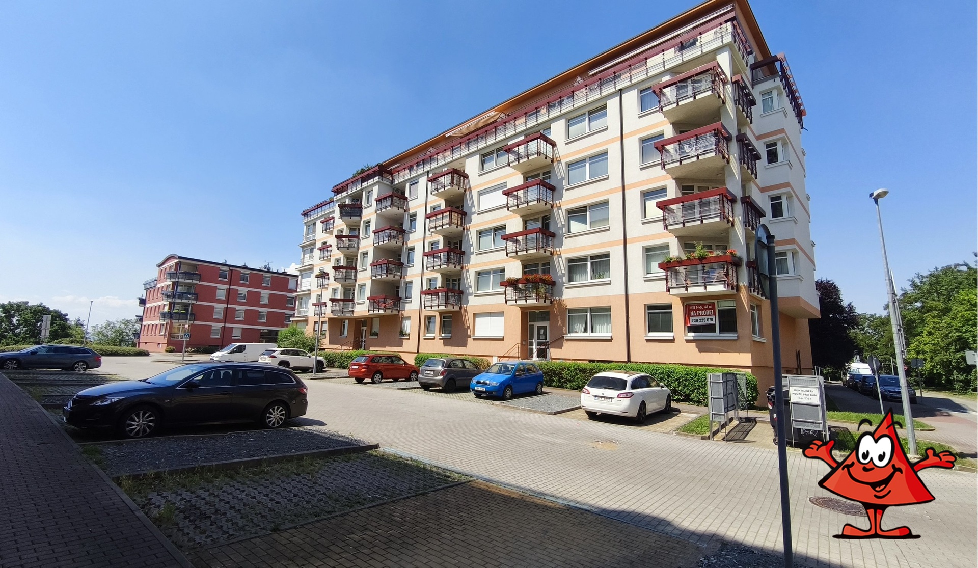Na pronájem byt 3+KK + terasa, Praha 8 - Ládví, ulici nad Okrouhlíkem - dům