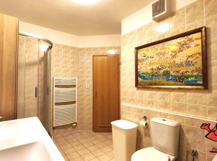 Na pronájem byt 3+KK + terasa, Praha 8 - Ládví, ulici nad Okrouhlíkem - koupelna 2 | Pronájem bytu, 3+kk, 98 m²