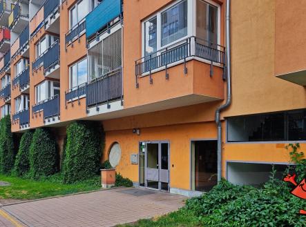 Pronájem garážového stání Praha 9 Vysočany  Pod Harfou - dům | Pronájem - malý objekt/garáž