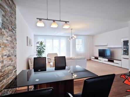 Prodej domu Praha 10 Benice - jídelna.jpg | Prodej - dům/vila, 220 m²