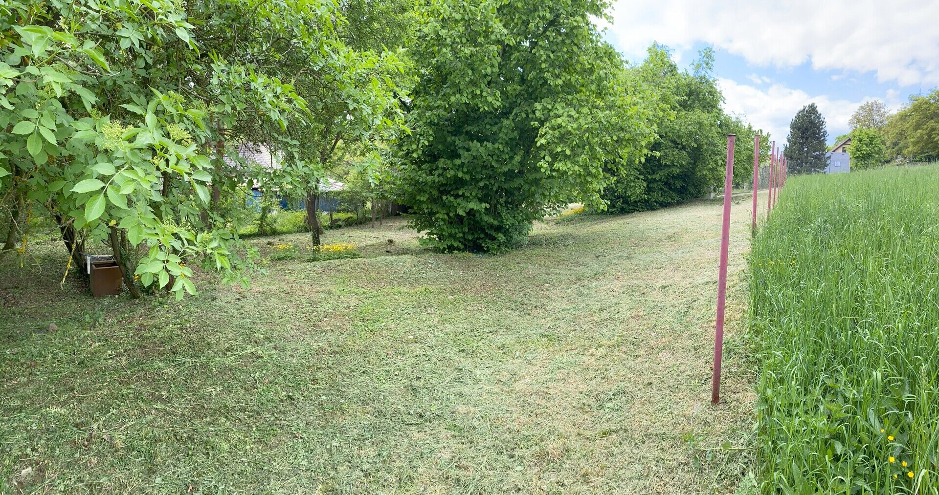 Krásný stavební pozemek 1002 m2 na RD, Vonoklasy, Praha západ