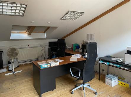 Pronájem - komerční objekt, obchodní centrum, 400 m²