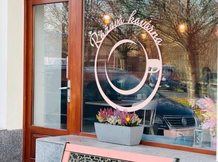 . | Pronájem - obchodní prostor, 66 m²