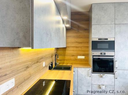 . | Pronájem bytu, 2+kk, 70 m²
