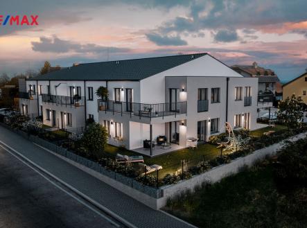 celkový pohled v noci | Výstavba bytového domu v Ševětíně - projekt DEVÍTKA