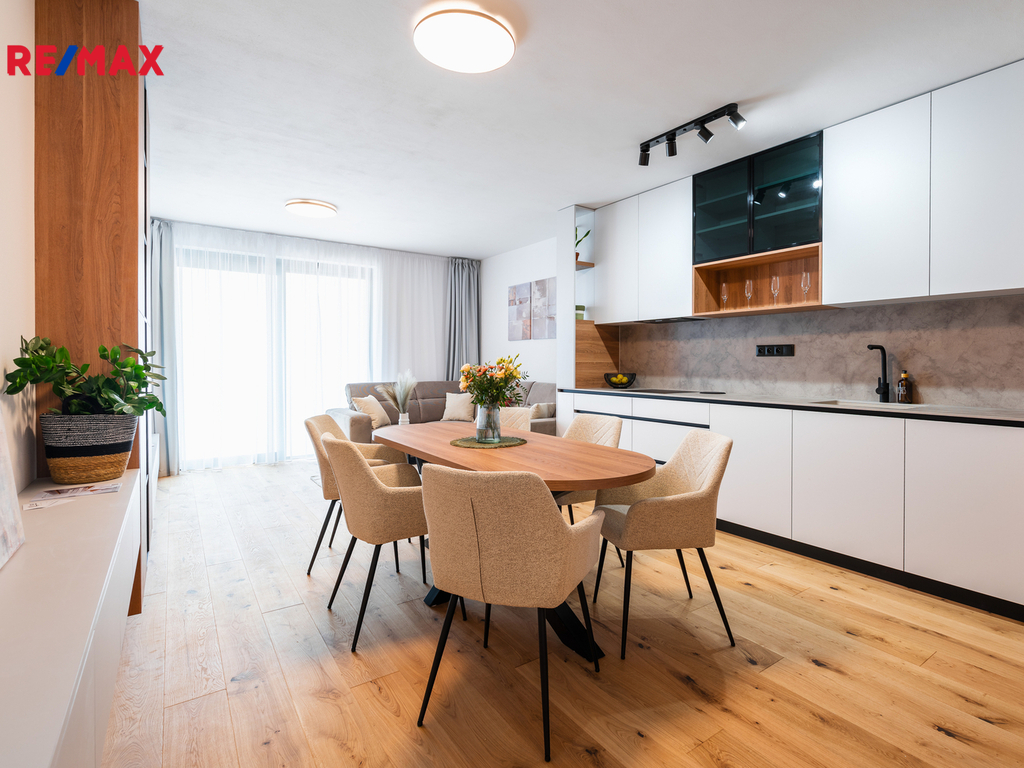 Vzorový byt - ukázka standardů podlah, dveří, klik, vypínačů, ovladačů podlahového topení