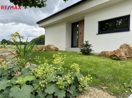 okrasná předzahrádka | Prodej - dům/vila, 91 m²