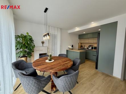 jídelní kout propojený s kuchyní | Prodej - dům/vila, 95 m²