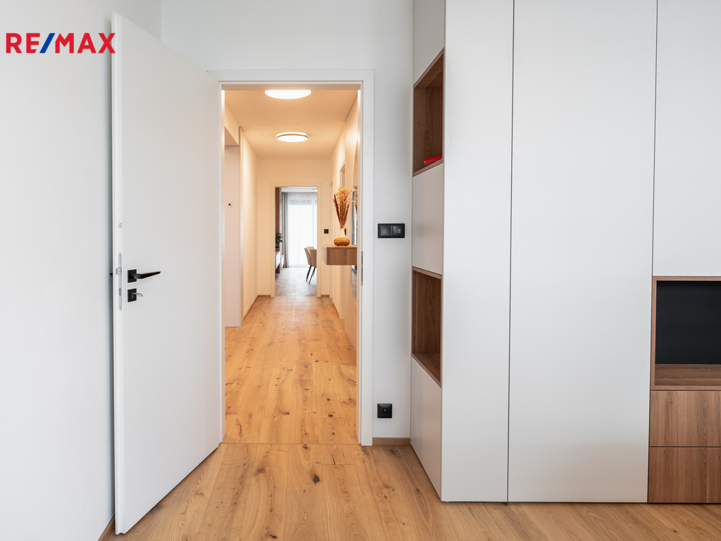 Vzorový byt - ukázka standardů podlah, dveří, klik, vypínačů, ovladačů podlahového topení