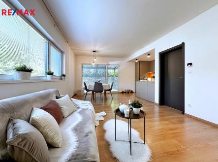 Obývací pokoj s kuchyňským koutem | Prodej - dům/vila, 94 m²