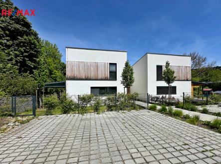 Rodinný dům a 3 parkovací stání | Prodej - dům/vila, 94 m²