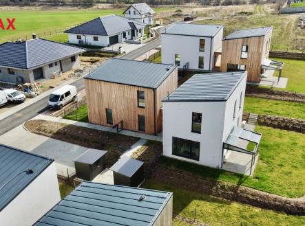 Pohled na byt/dům a zahradu | Pronájem bytu, 4+kk, 104 m²