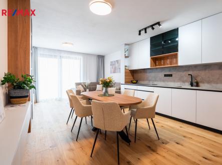 Posuvné okno HS portál - výstup na balkon | Prodej bytu, 3+kk, 113 m²