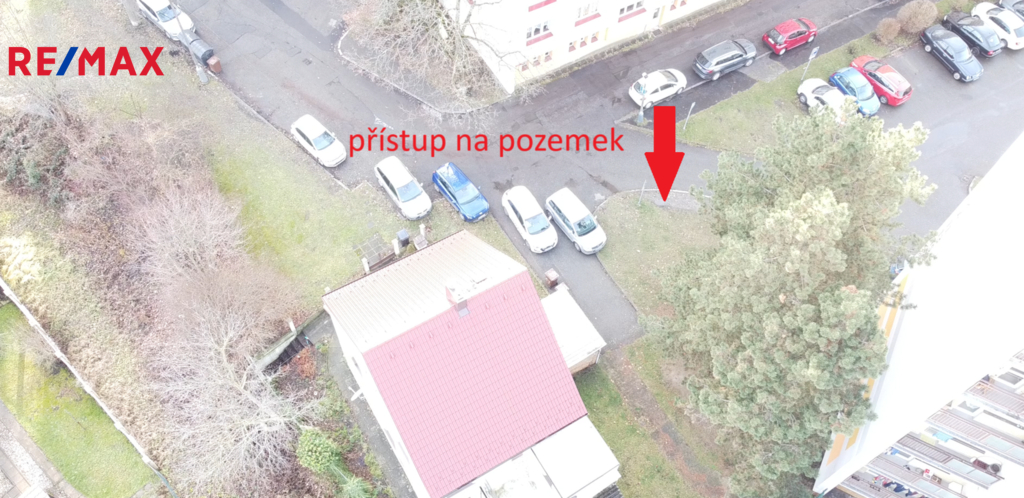 foto z dronu znázorňující sousední komunikaci