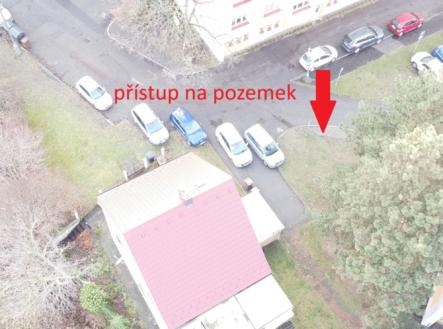 foto z dronu znázorňující sousední komunikaci | Prodej - pozemek, ostatní, 935 m²