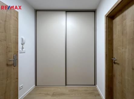 02.jpg | Pronájem bytu, 1+kk, 77 m²