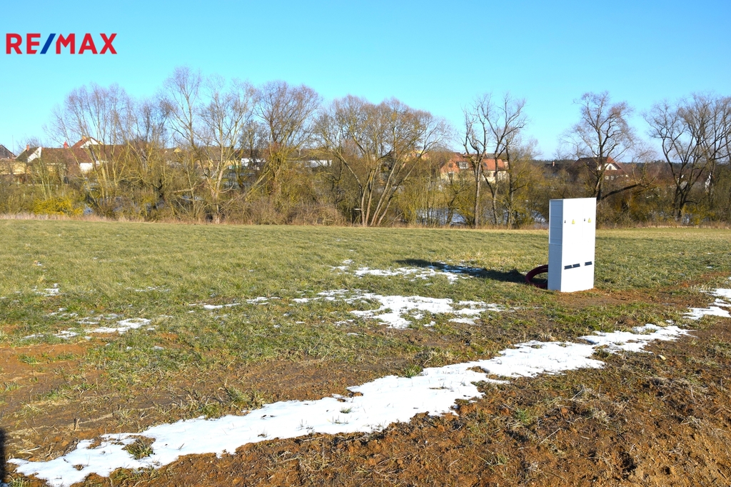 Pozemek, pohled z cesty