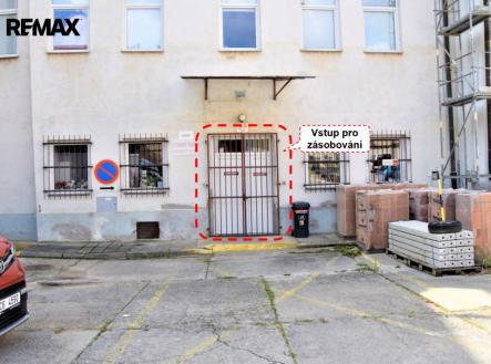 Zadní vchod | Pronájem - obchodní prostor, 186 m²