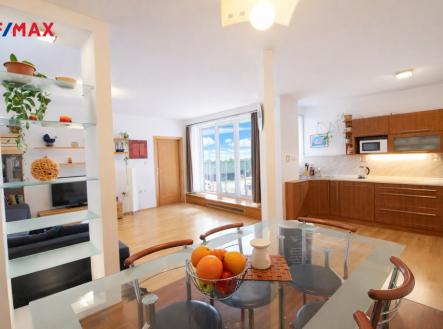 obývací pokoj s jídelnou a kuchyní | Prodej bytu, 4+kk, 162 m²