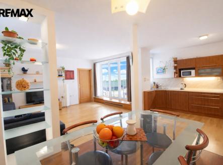 obývací pokoj s jídelnou a kuchyní | Prodej bytu, 4+kk, 162 m²