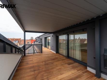 Monoklimatická pergola, HS portály s venkovními žaluziemi | Prodej bytu, 4+kk, 265 m²