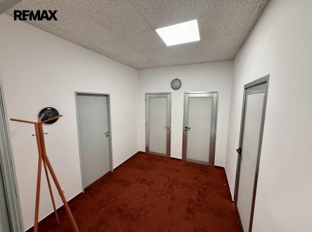 6d0da4bc-fc4f-40b5-91bd-6410fc18b163.jpg | Pronájem - kanceláře, 85 m²