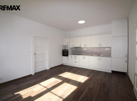 Pokoj s kuchyňskou linkou | Pronájem bytu, 1+1, 64 m²